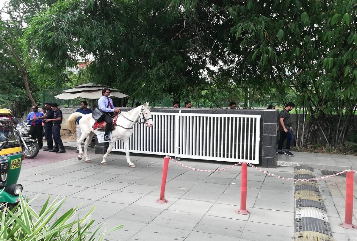 Bengaluru: Software Engineer went office by riding a horse to work