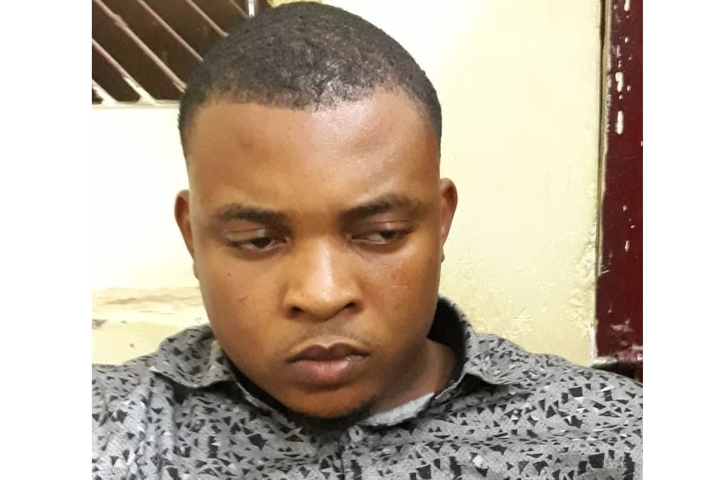 Nigerian got arrested with fake visa in lucknow airport.