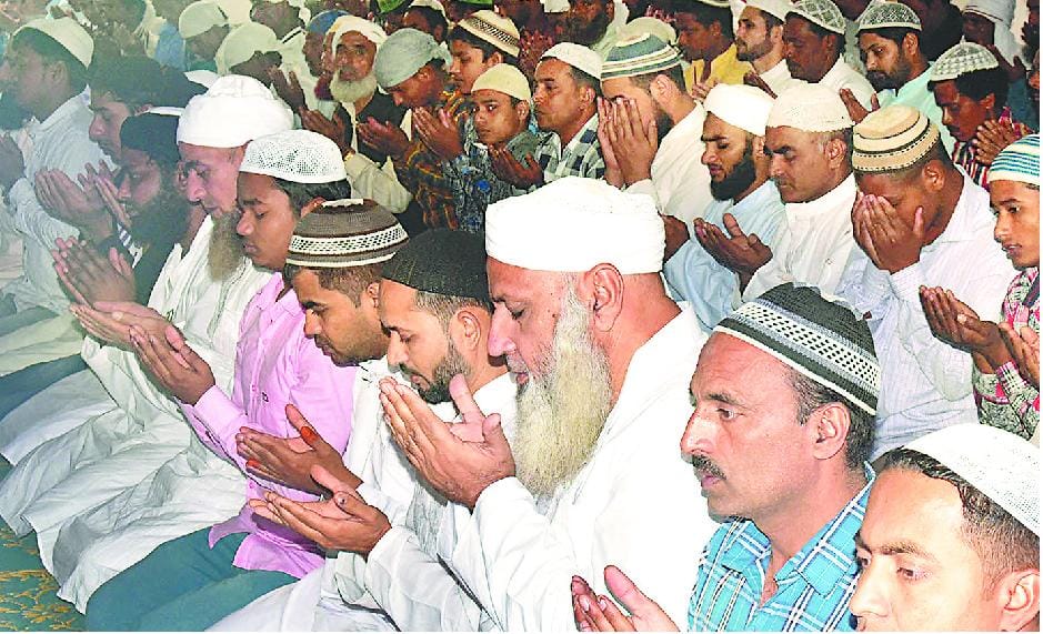 ईद पर मांगी खुशहाली और अमन की दुआ
