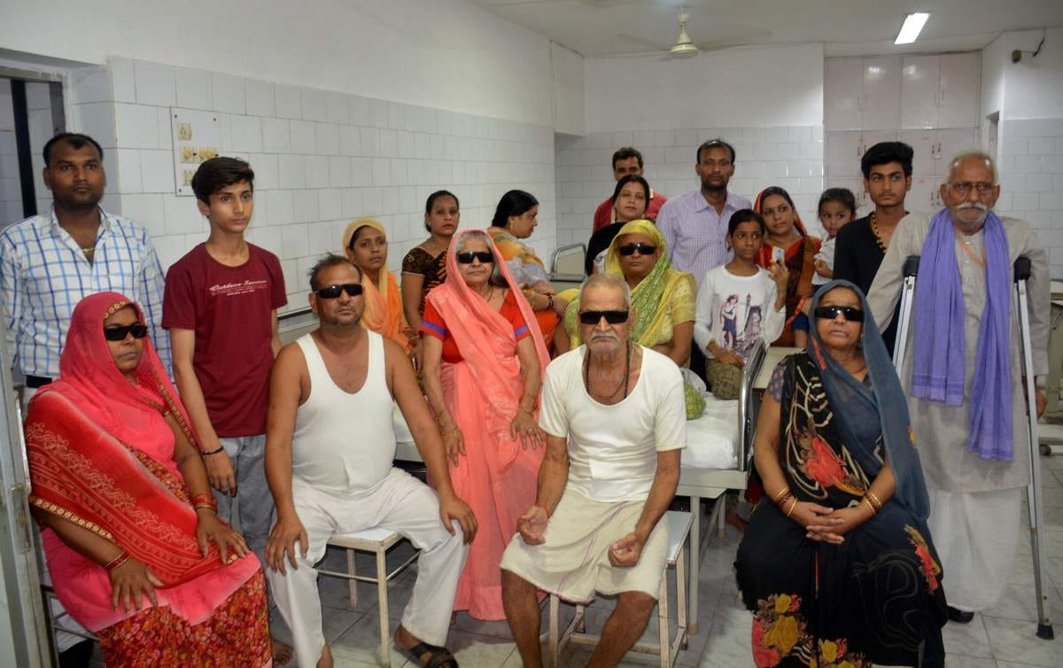 Six people lost eyesight due to doctor carelessness in varanasi