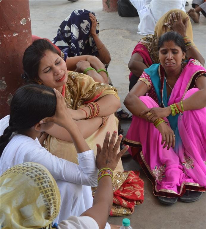 Husband and wife hit by car in Hathras wife got died