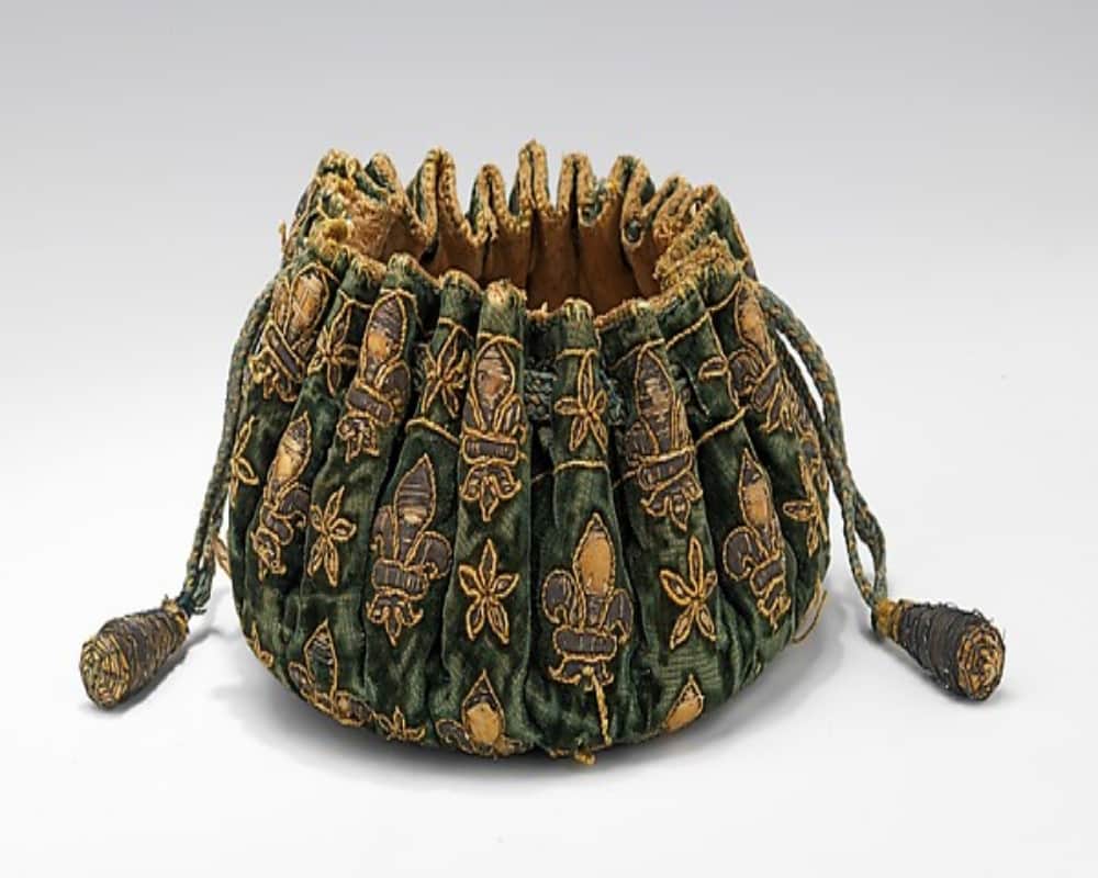Know about the origin and changing fashion history of purse