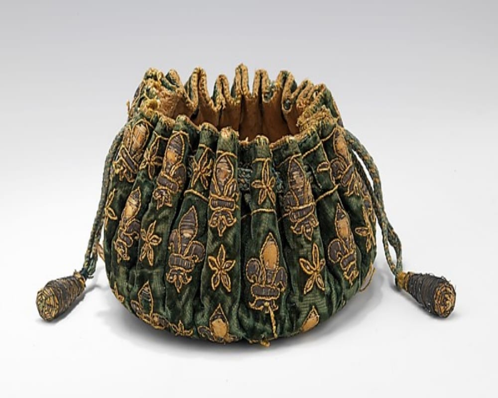 Know about the origin and changing fashion history of purse