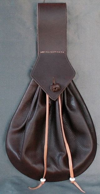 Small Shoulder Bag: पार्टी के साथ ही अन्य फंक्शन में कैरी करें ये स्टाइलिश  बैग, दिखेंगी मॉडर्न और फैशनेबल - small shoulder bag for women to improve  party and other style -