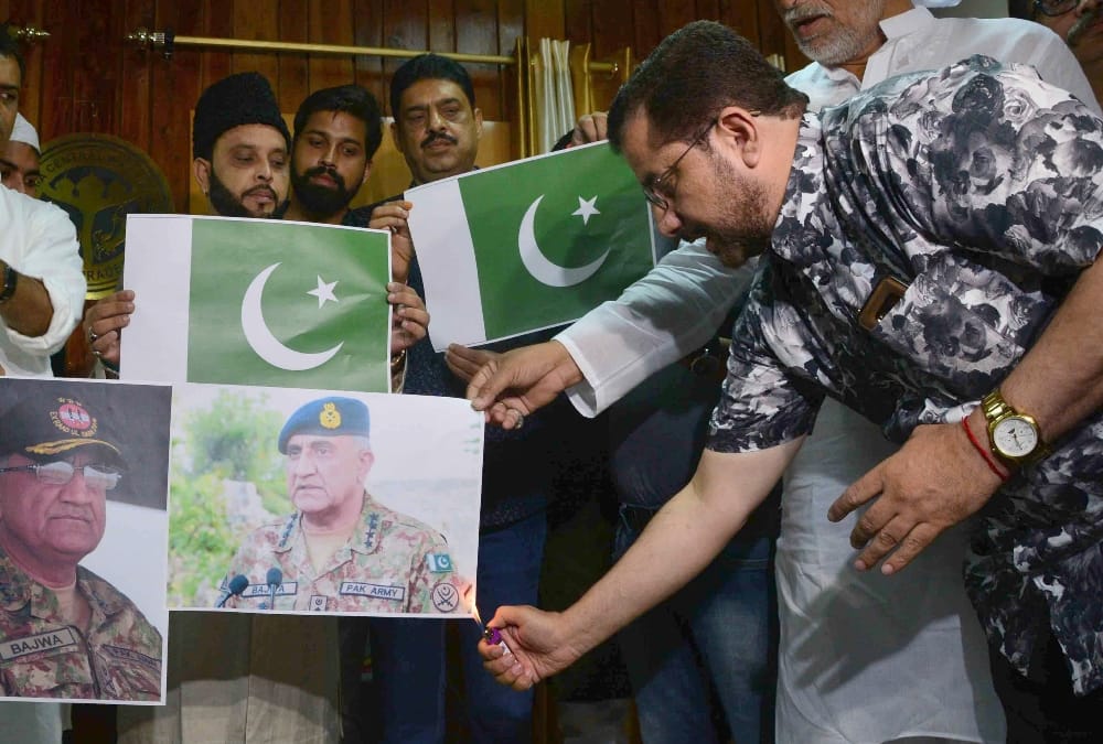  shia waqf board protest against killing of journalist shujat bukhari.