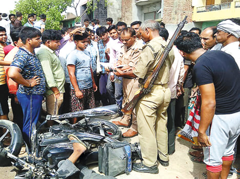 Bike Rider Sasur-son-in-law gets tractor dead