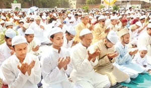 Salwa of the Namazis to the streets from mosques, rain on the eid
