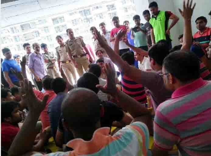 Builder cuts water supplies of flat owners for protesting against him at Greater Noida