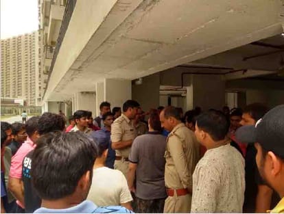Builder cuts water supplies of flat owners for protesting against him at Greater Noida