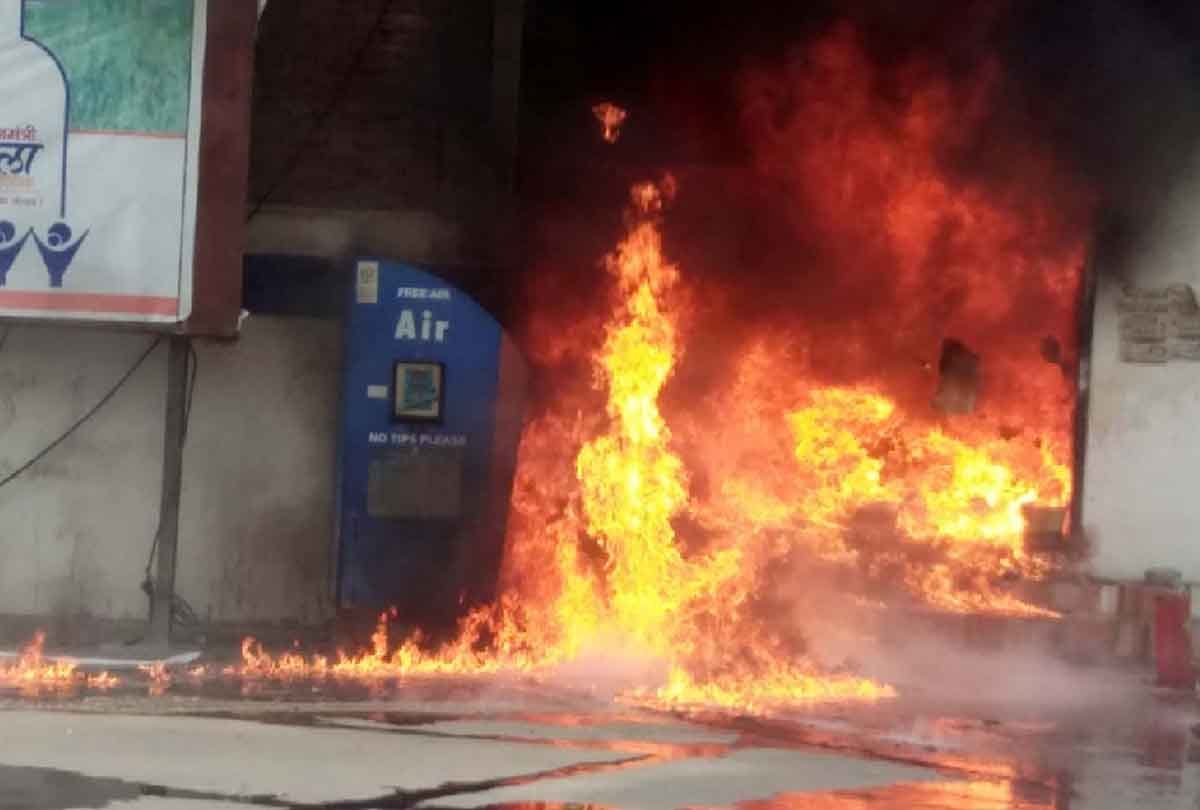 fire broke out in mobil oil warehouse of petrolpump in kannauj