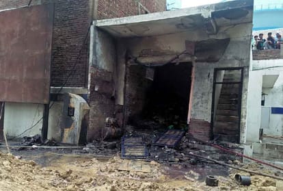 fire broke out in mobil oil warehouse of petrolpump in kannauj