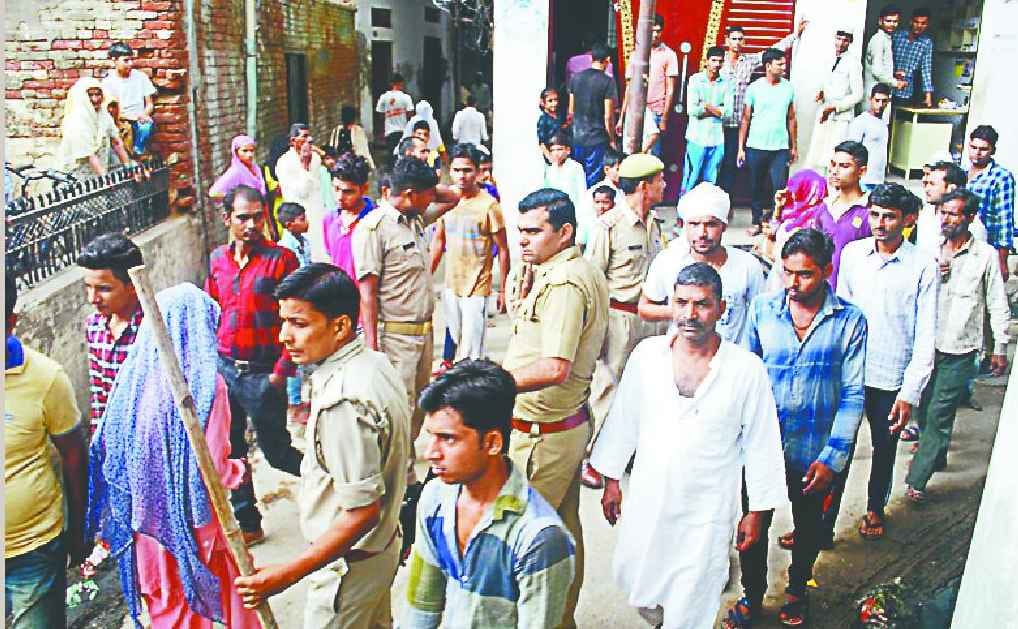 Sticks, sticks, walks in two sides in village panchayat mavi