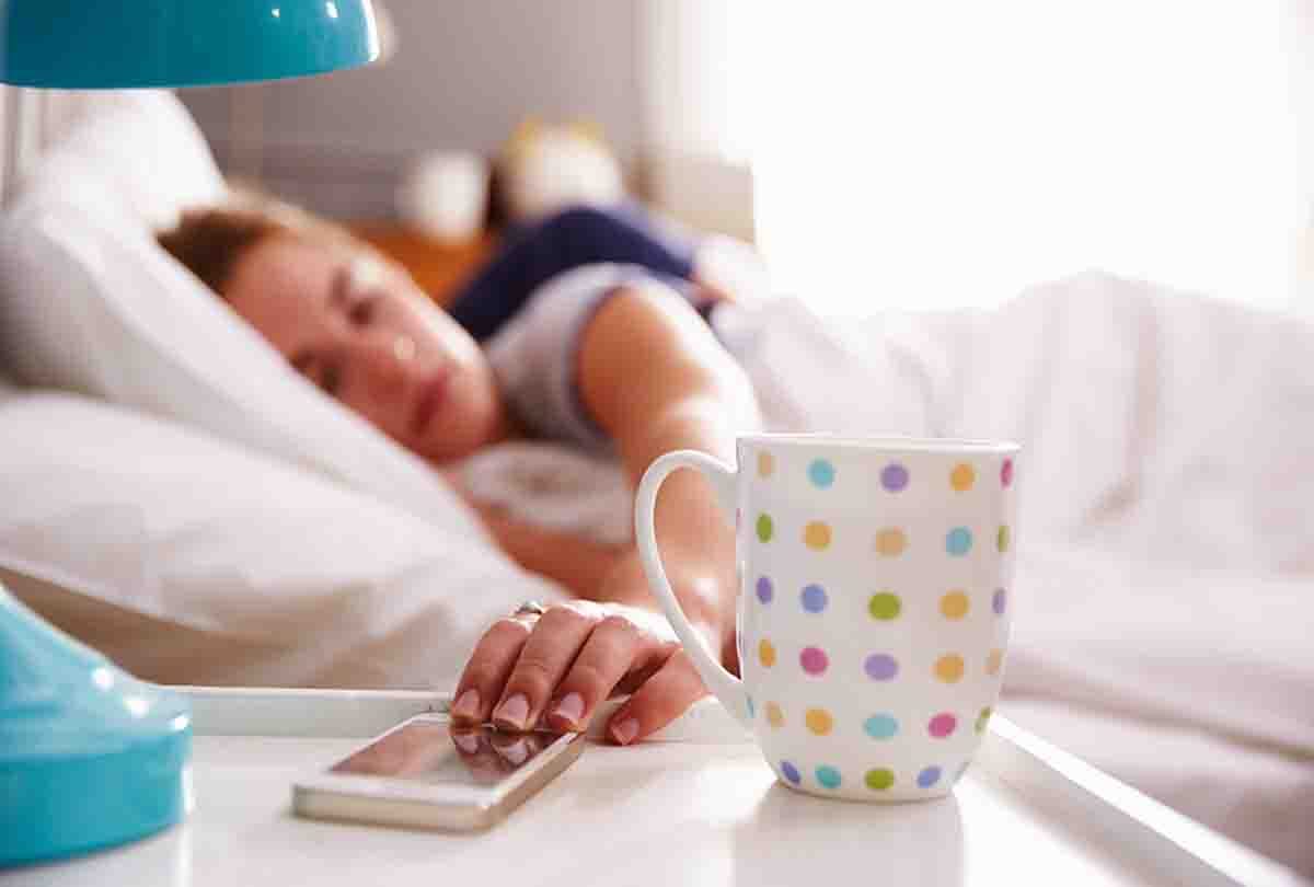 do not sleep by holding The phone it affects health 