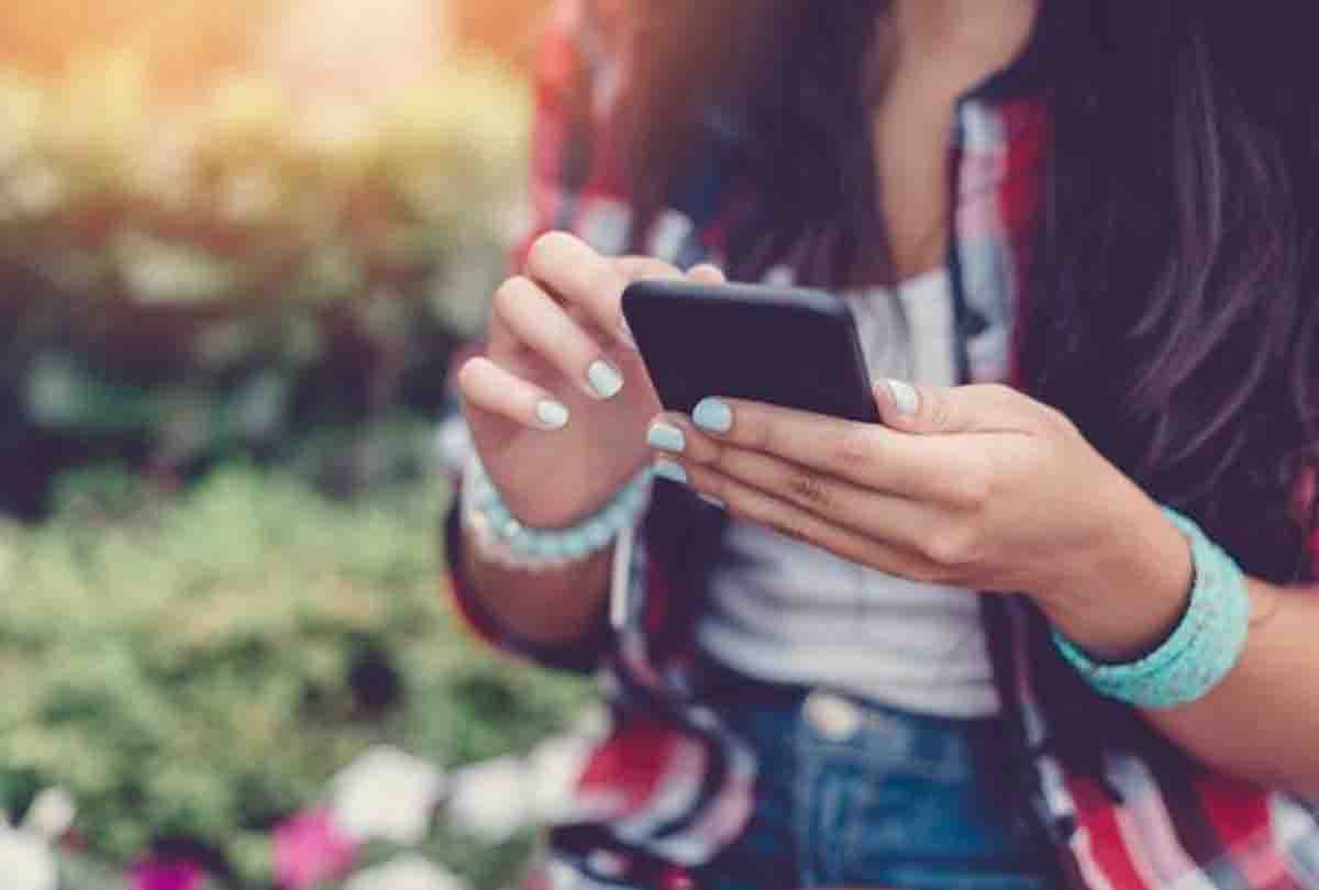 Mobile addiction caused family strife