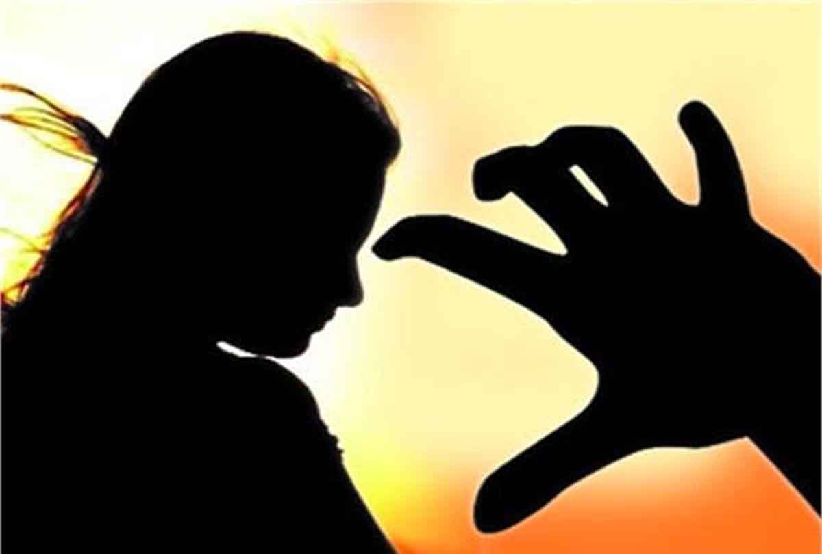 tampering with Schoolgirl near ADG House in kanpur