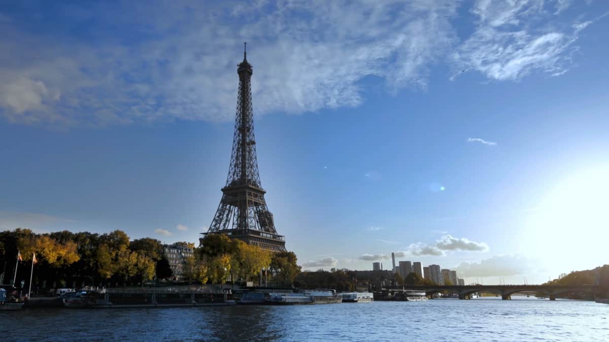 Paris is making bulletproof walls and metal fences around Eiffel Tower to protect it from terrorist