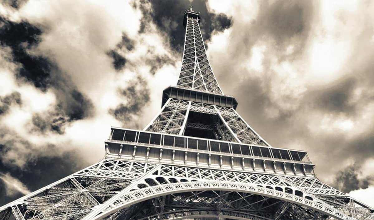 Paris is making bulletproof walls and metal fences around Eiffel Tower to protect it from terrorist