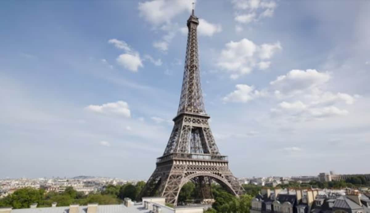 Paris is making bulletproof walls and metal fences around Eiffel Tower to protect it from terrorist