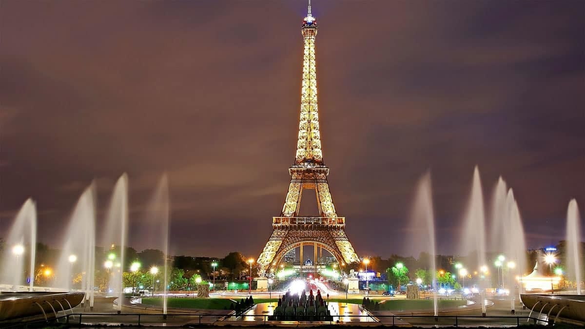 14 feet ladder auction in Rs 1.32 crore in Paris