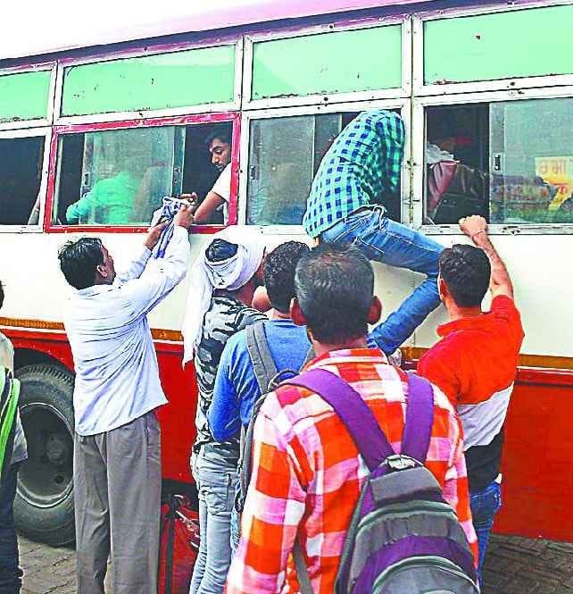 Busters in the buses from the crowd of candidates