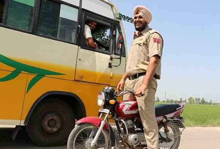 chandigarh, The worlds tallest policeman jagdeep bajwa from india