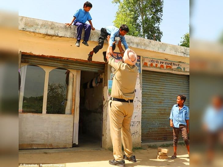 chandigarh, The worlds tallest policeman jagdeep bajwa from india