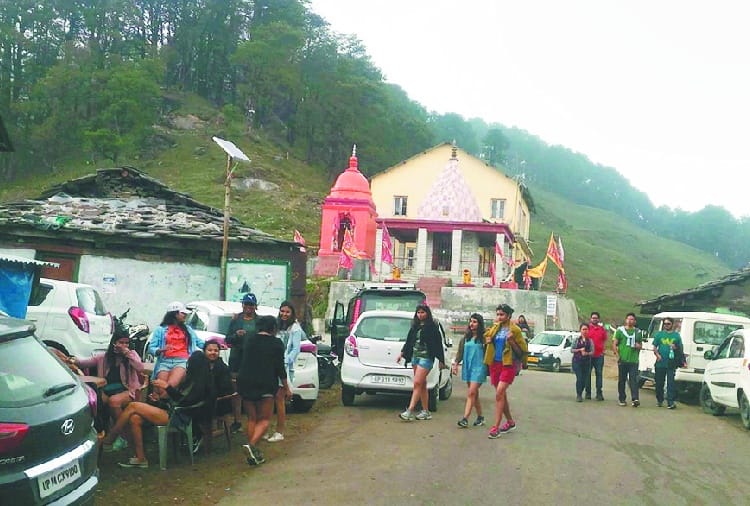 देवभूमि के धार्मिक स्थल भी पर्यटकों से गुलजार