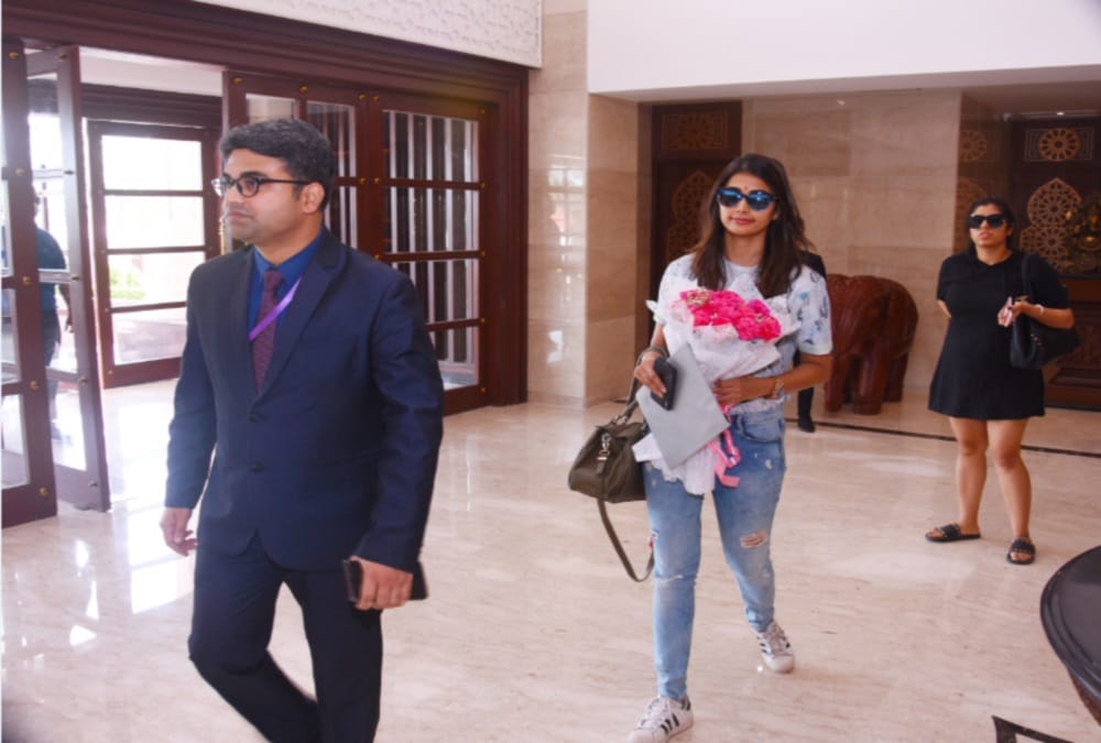  South actor mahesh babu and puja hegde arrives dehradun for shooting