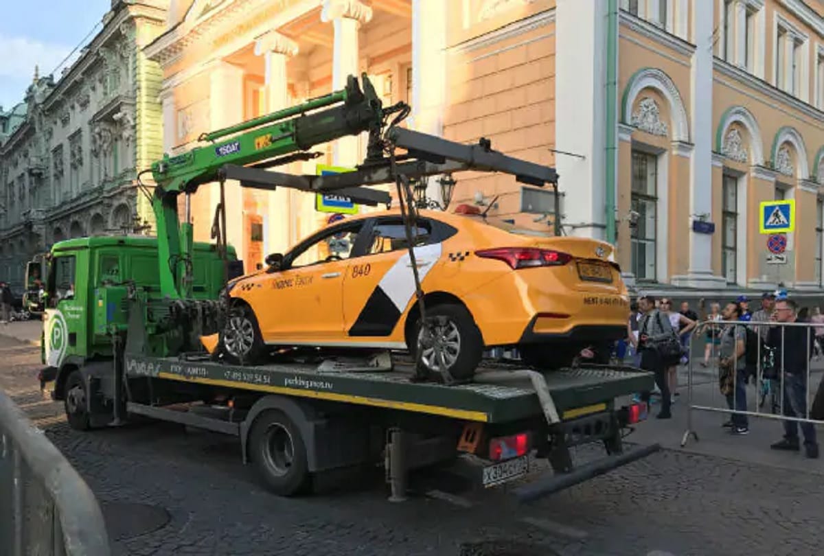 Taxi driver rammed a crowd in Moscow, Mexico citizens 8 wounded 