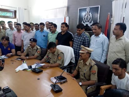 agra police rescue businessman from kidnappers
