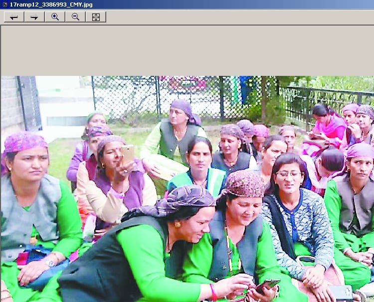 आंगनबाड़ी-आशा कार्यकर्ताओं को बनाएं सरकारी कर्मचारी