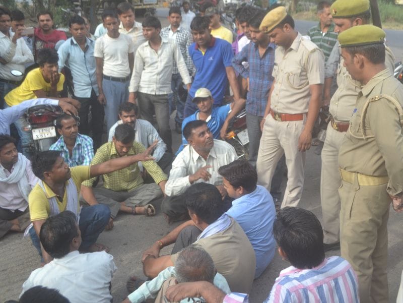 नौकरी गई तो बेरोजगारों ने किया कंपनी के खिलाफ प्रदर्शन
