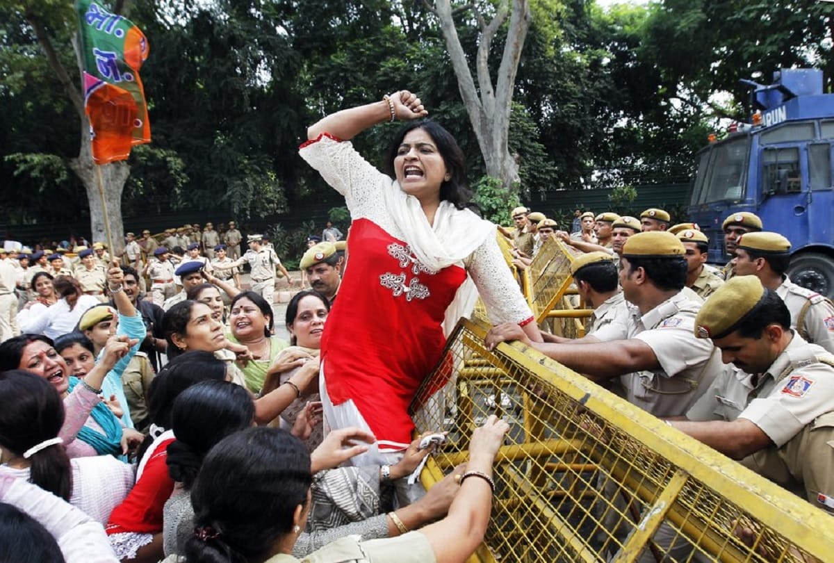 Women in Politics can make India Corruption Free: Report 