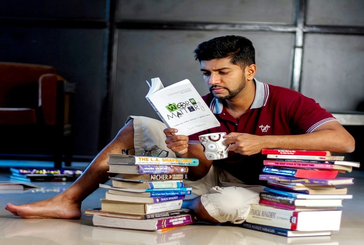 Amrut Deshmukh booklet guy reads for the nation, founder of Booklet Make India Read app