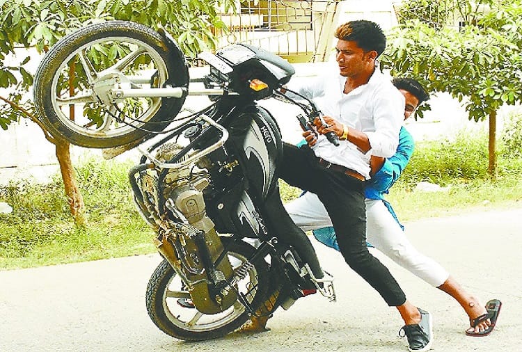 Boys stunts in Meerut city on Eid