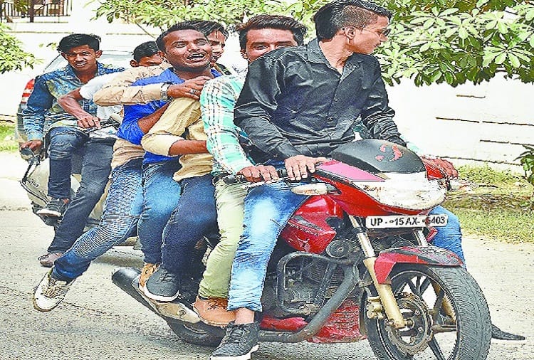 Boys stunts in Meerut city on Eid