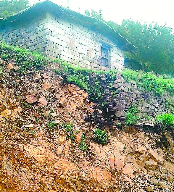  shop in danger in mathiyabaz by road cutting 