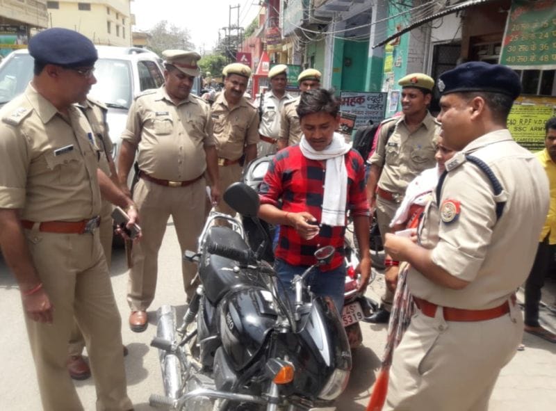 बैंक चेकिंग लापरवाही में ढोलना थाना प्रभारी लाइन हाजिर