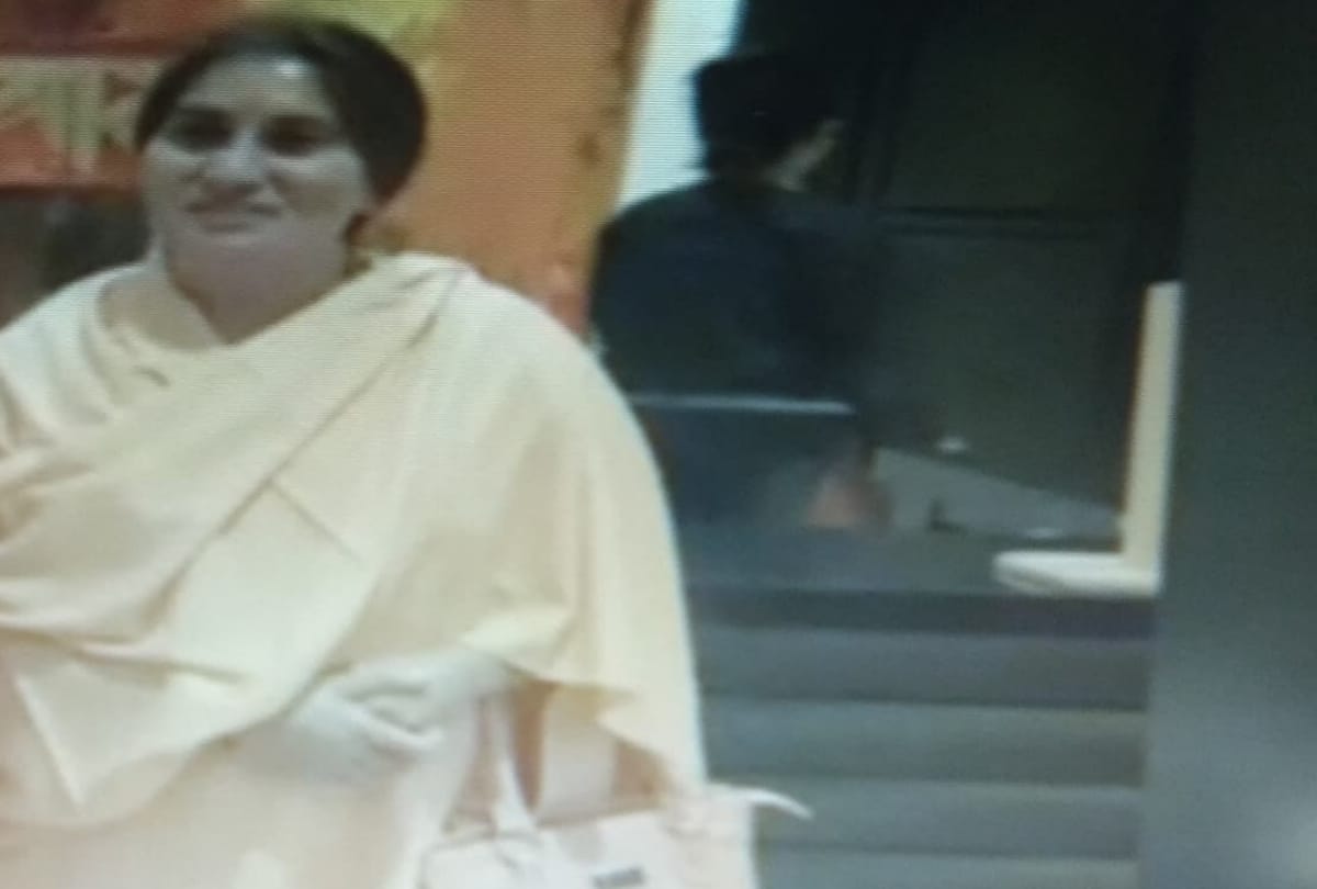 rape accused dati maharaj close aid shraddha pictures revealed this is how she send girls to dati