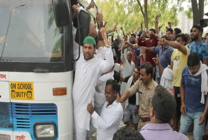 noida sector 123 protest against dumping ground 4 kilometers long jam 111 arrest