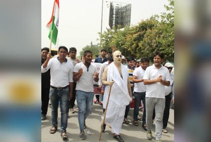 noida sector 123 protest against dumping ground 4 kilometers long jam 111 arrest