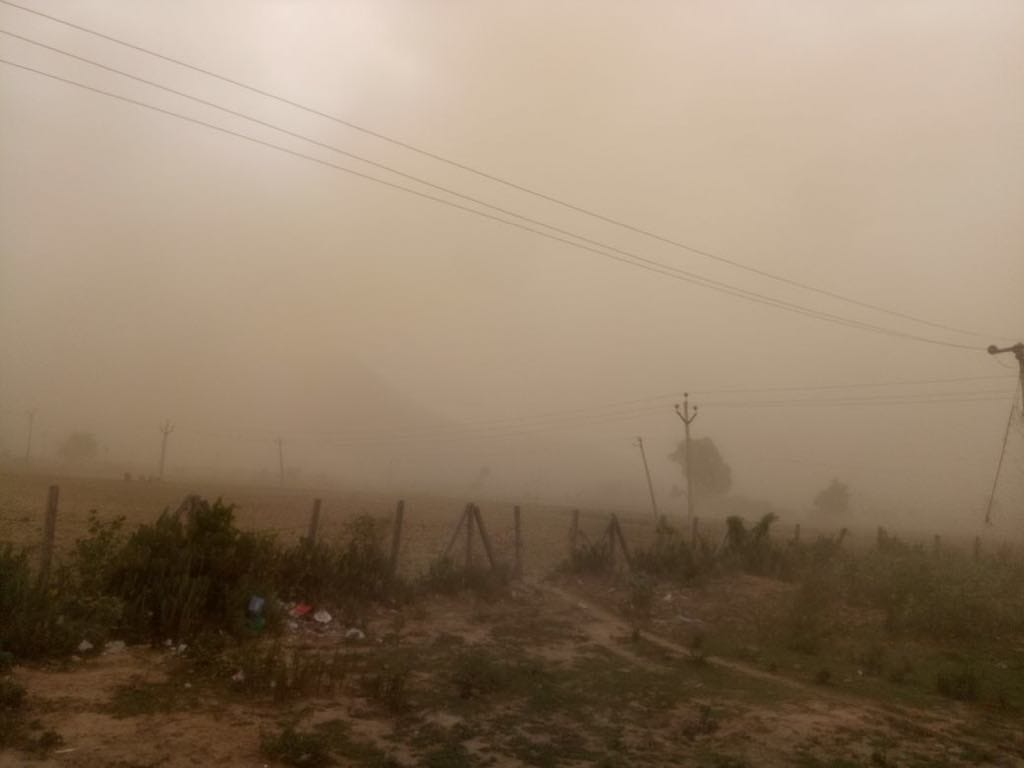 Dust storms, rain hit agra zone