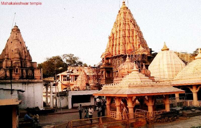 A scuffle broke out between flower vendors near Ujjain Mahakaal Temple
