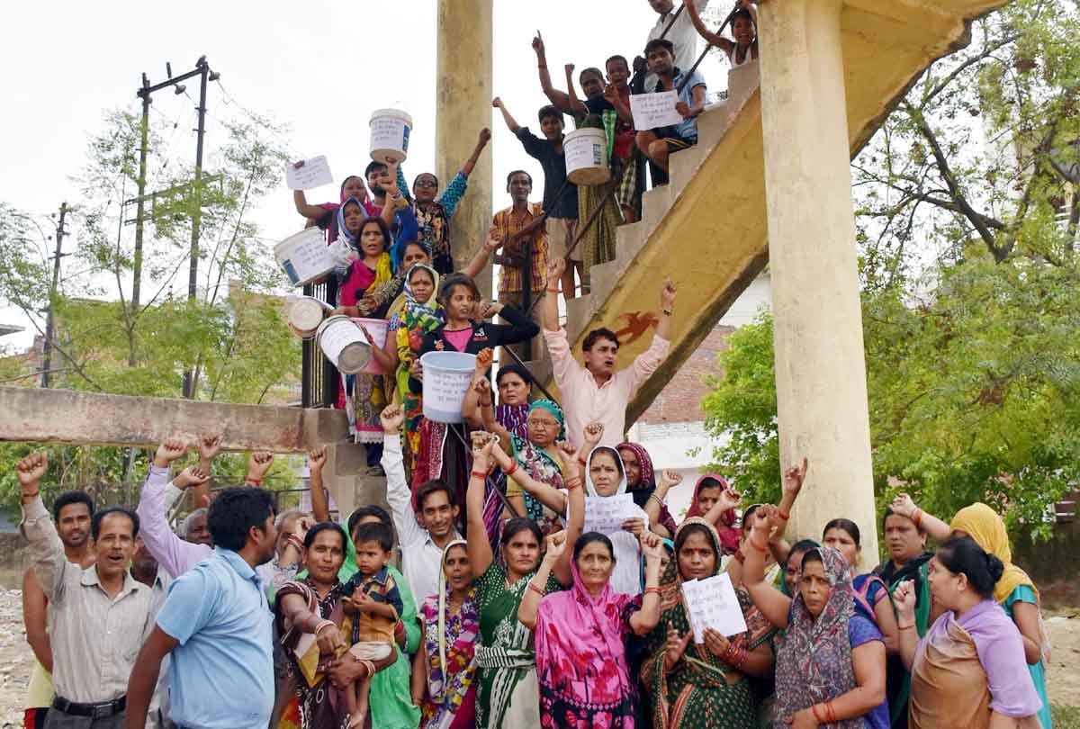 people protested against water crisis in kanpur