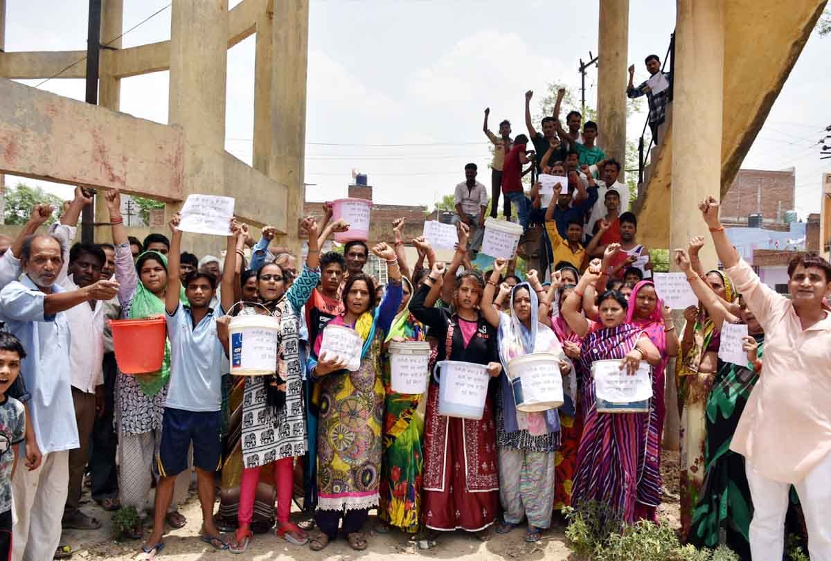 people protested against water crisis in kanpur