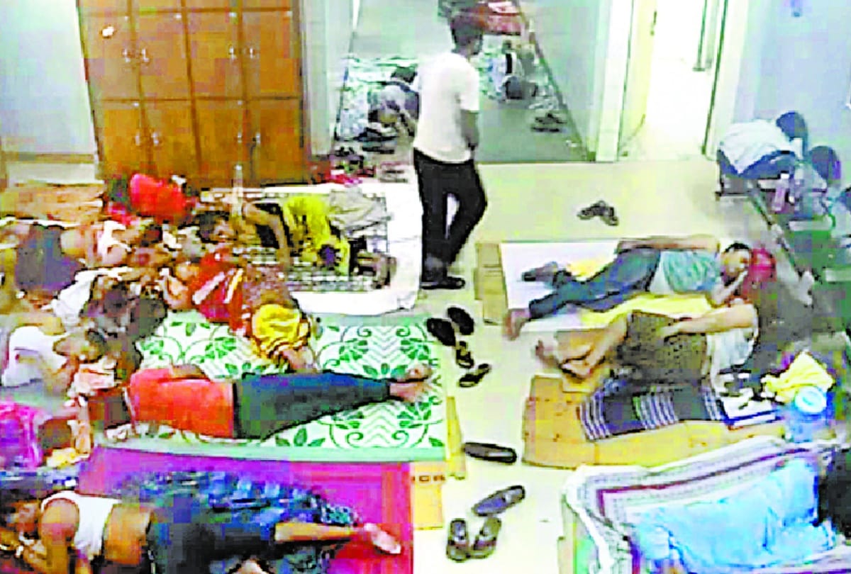 mobile theft captured in CCTV footage