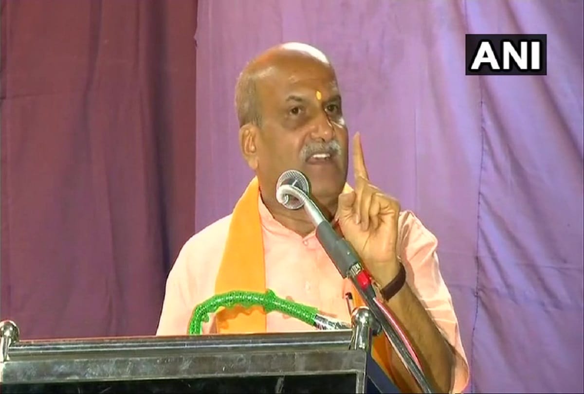 Sri Rama Sene chief Pramod Muthalik compares Gauri Lankesh murder to dog death in Karnataka