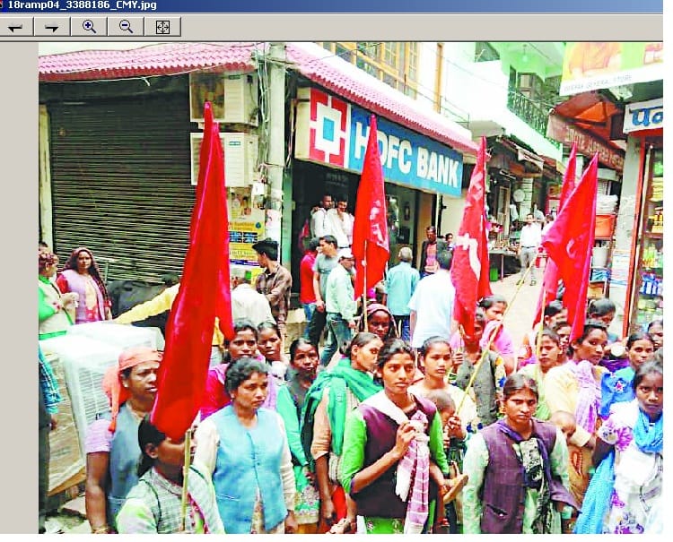 ठेका मजदूर यूनियन उतरी सड़क पर