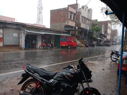 Dust storms, rain hit agra zone