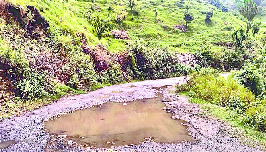 kausani-kantli road turned into pond